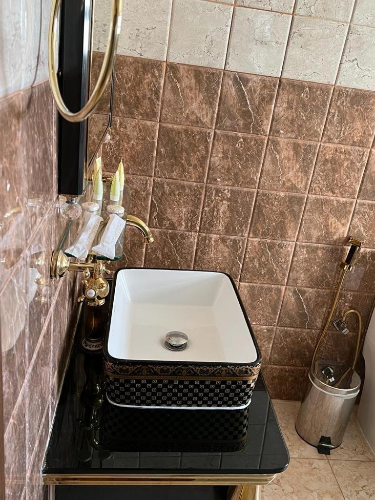 ניזווא Safari Hotel מראה חיצוני תמונה