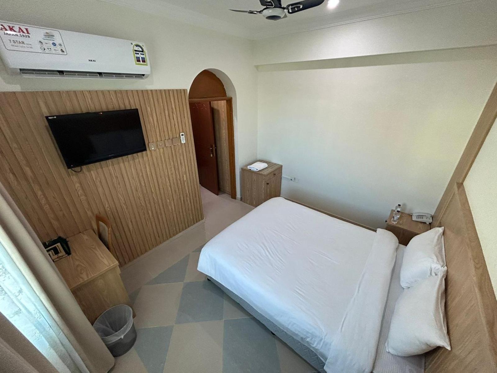 ניזווא Safari Hotel מראה חיצוני תמונה
