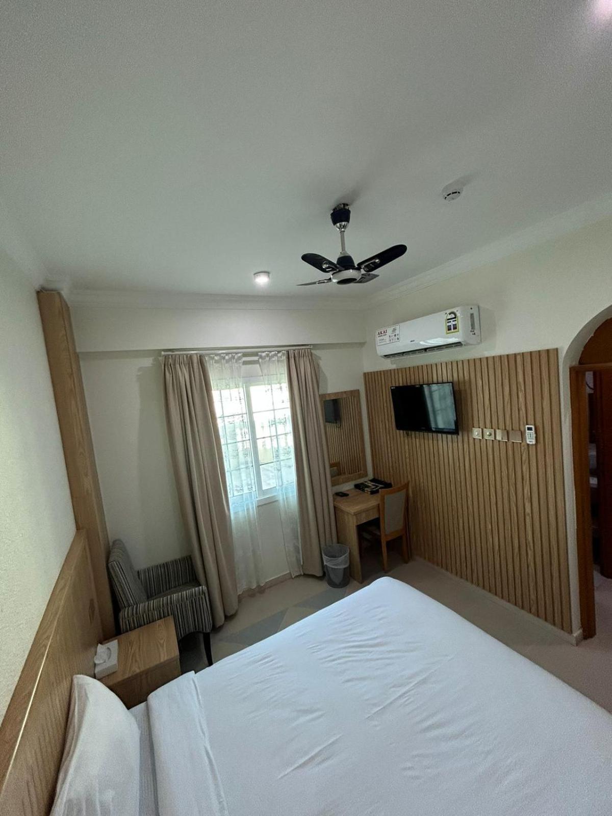 ניזווא Safari Hotel מראה חיצוני תמונה