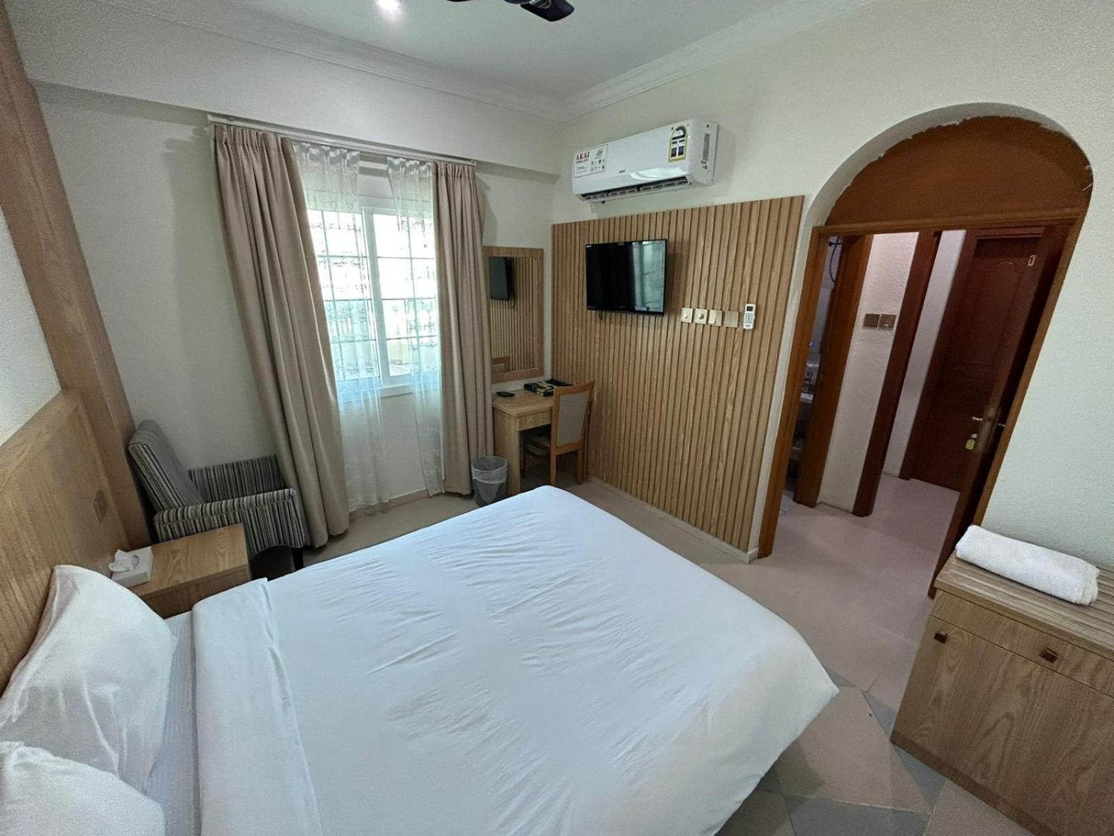 ניזווא Safari Hotel מראה חיצוני תמונה
