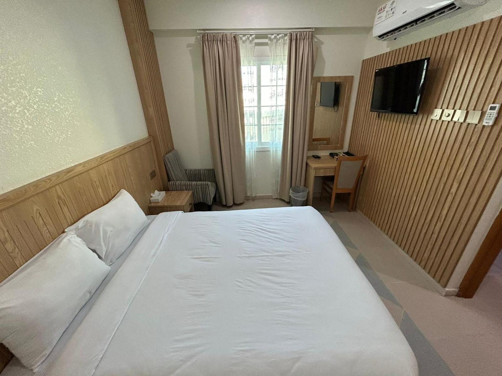 ניזווא Safari Hotel מראה חיצוני תמונה