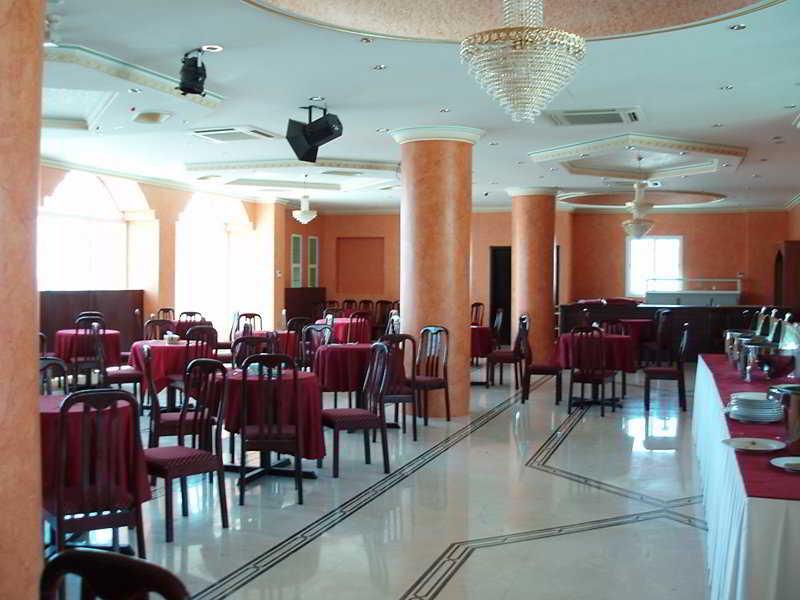 ניזווא Safari Hotel מראה חיצוני תמונה