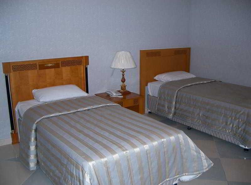 ניזווא Safari Hotel מראה חיצוני תמונה