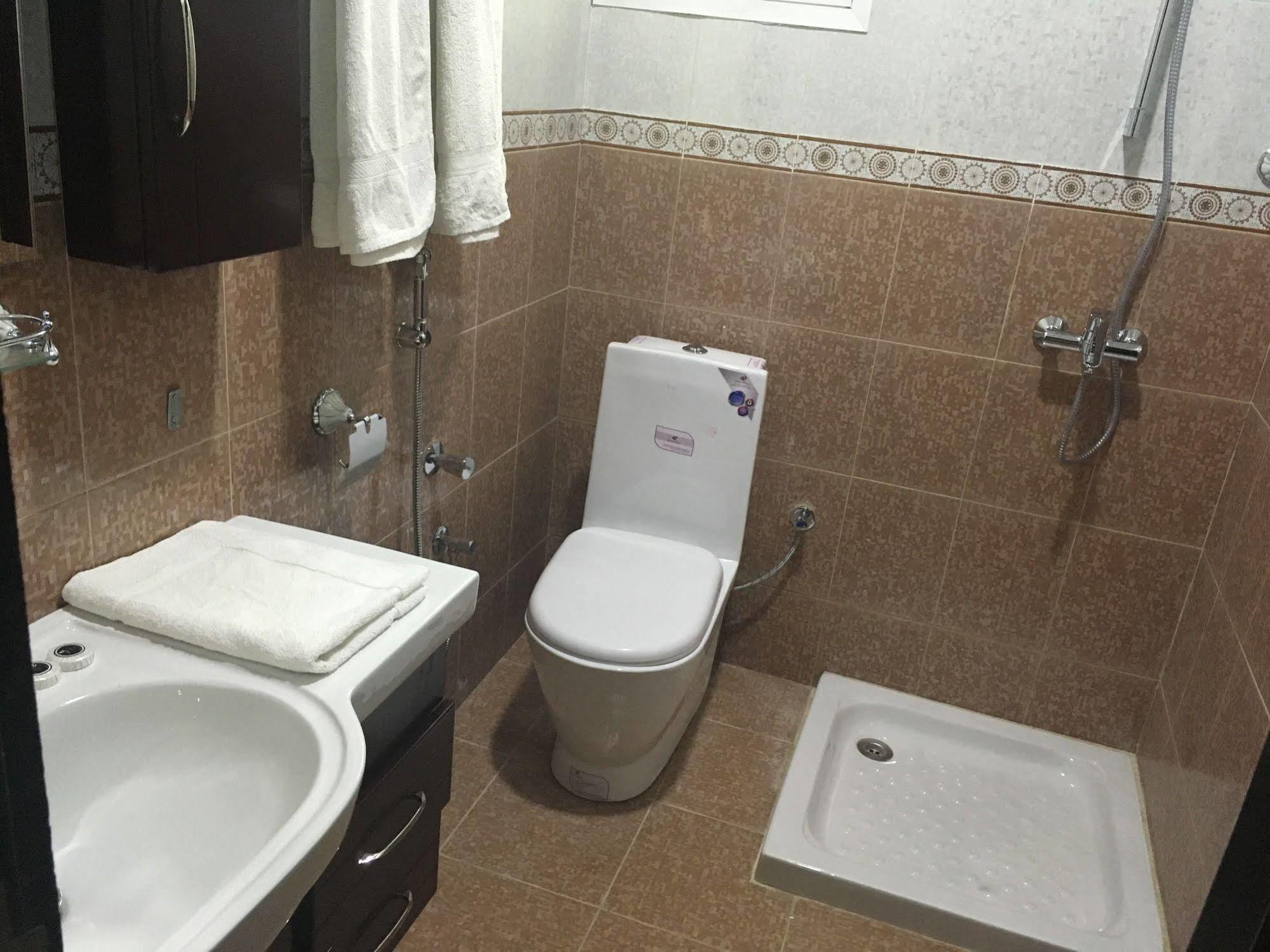 ניזווא Safari Hotel מראה חיצוני תמונה
