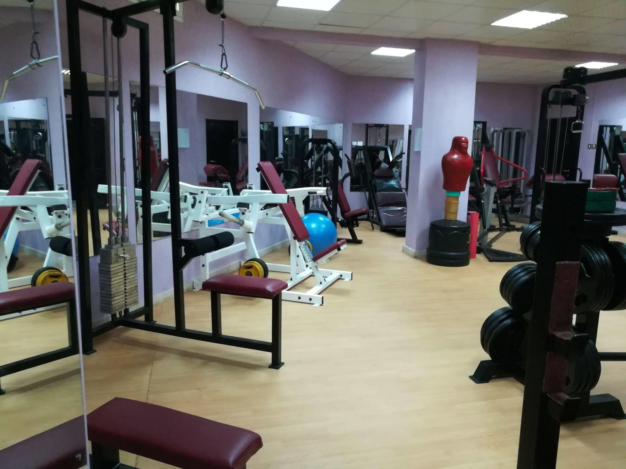 ניזווא Safari Hotel מראה חיצוני תמונה